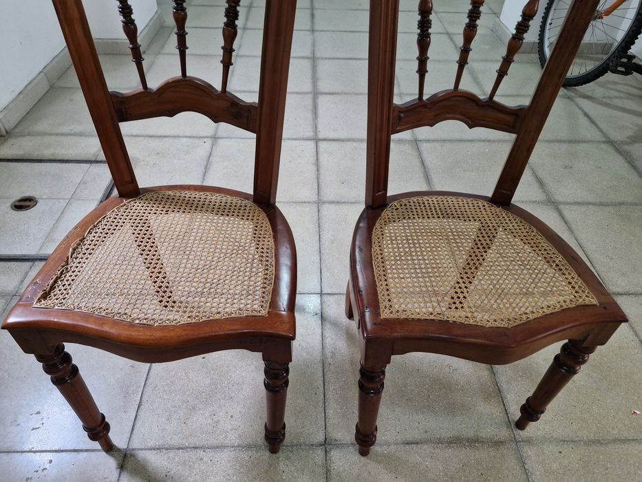 Cadeiras  em madeira maciça