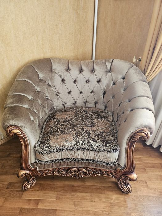 Диван та два крісла