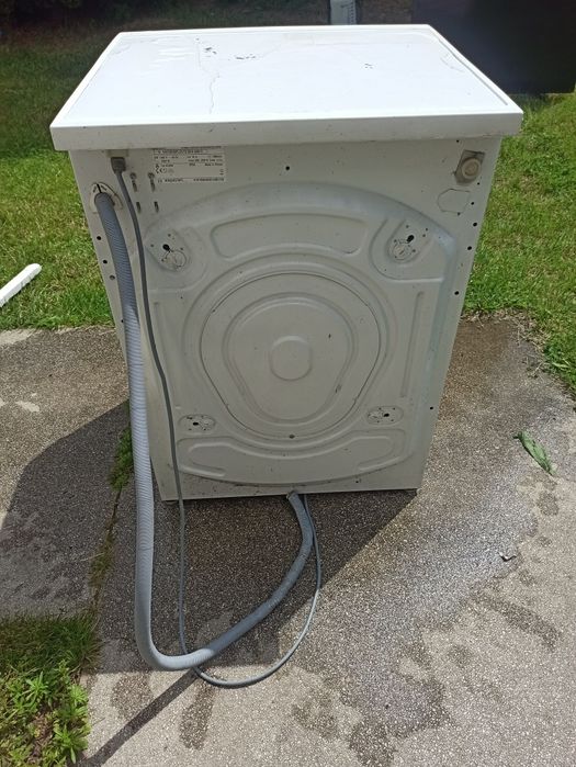 Sprzedam pralkę Bosch ta pralka whirlpool
nie działa