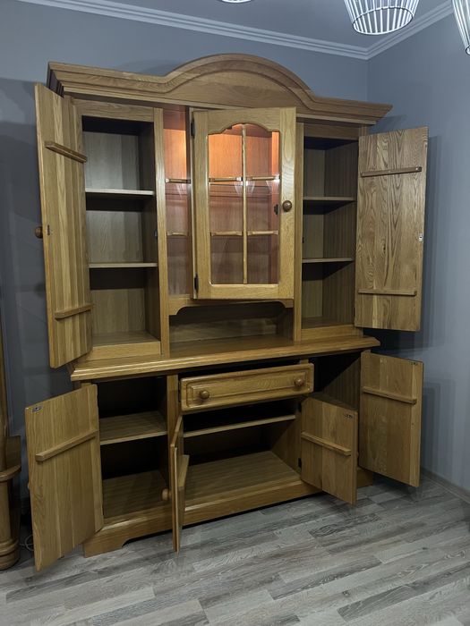 Сервант вітрина буфет