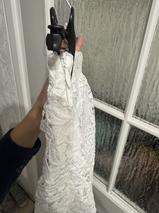 Koronkowa biała spódnica