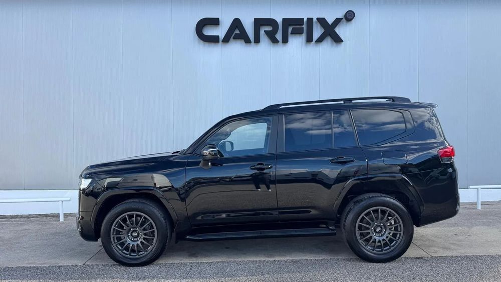 Toyota Land Cruiser LC 300 70th Anniversary