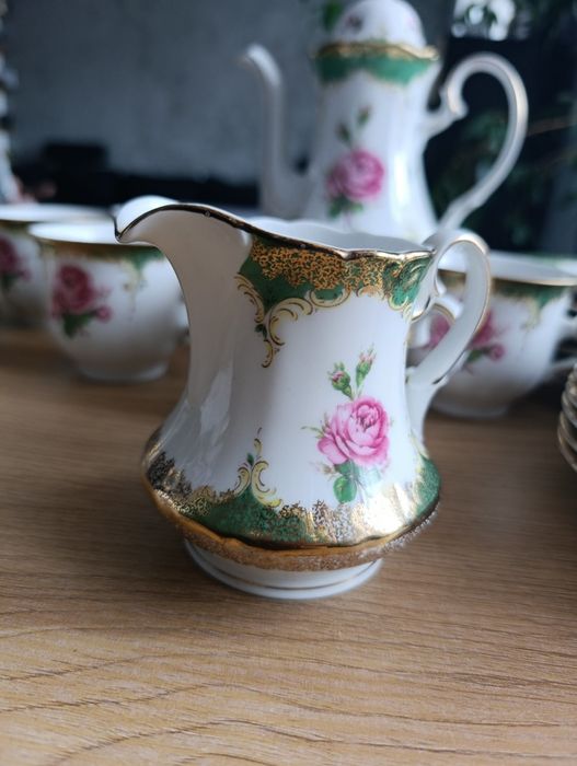 Zastawa stołowa serwis kawowy porcelana kwiaty