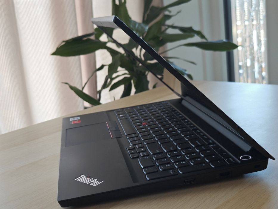 Lenovo ThinkPad E15 Gen 1 / i7 / RX Radeon / 8GB / SSD 256GB