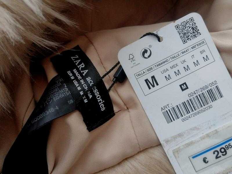 Шапка zara 54-46 мех с помпоном беж .