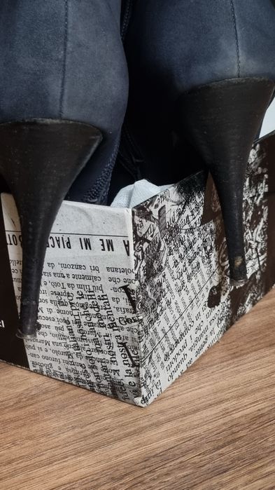 Botki na obcasie z futrem z norek