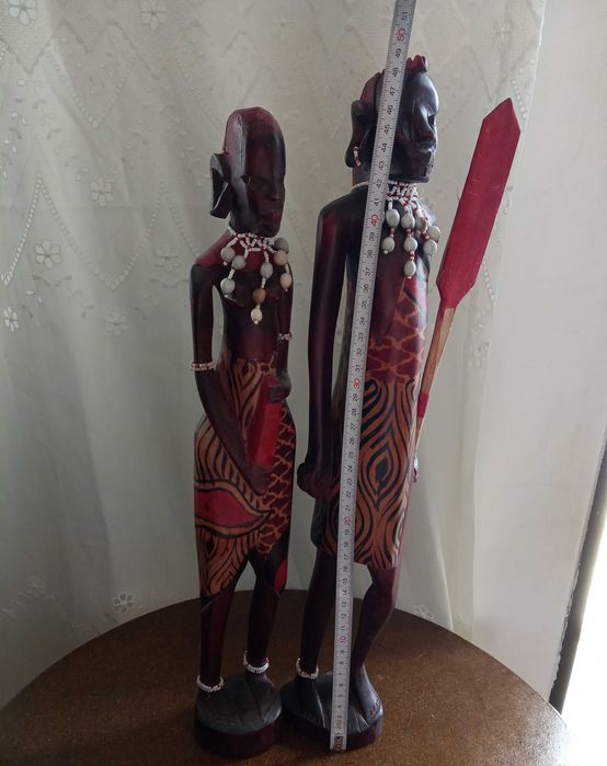 Estatuetas em madeira, esculpidas à mão, casal africano