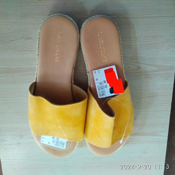 Взуття жіноче ,босоніжки шкіряні.