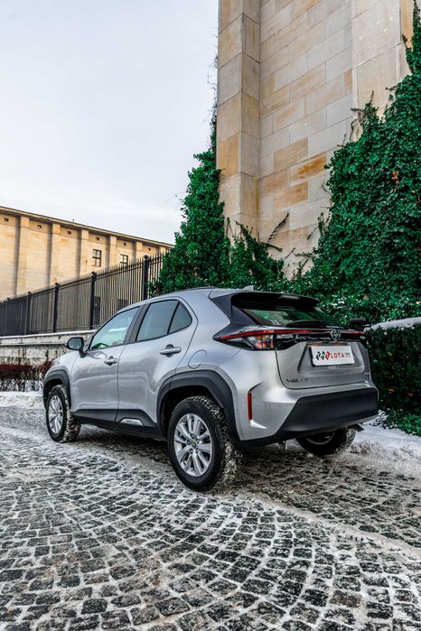 Hybrydowy SUV na wynajem Poznań: Toyota Yaris Cross
