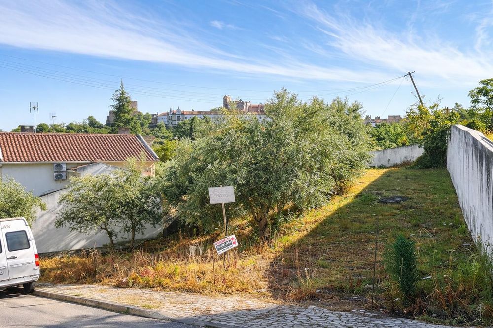 Terreno de 1200 m2 em tomar , com vista para castelo e cidade