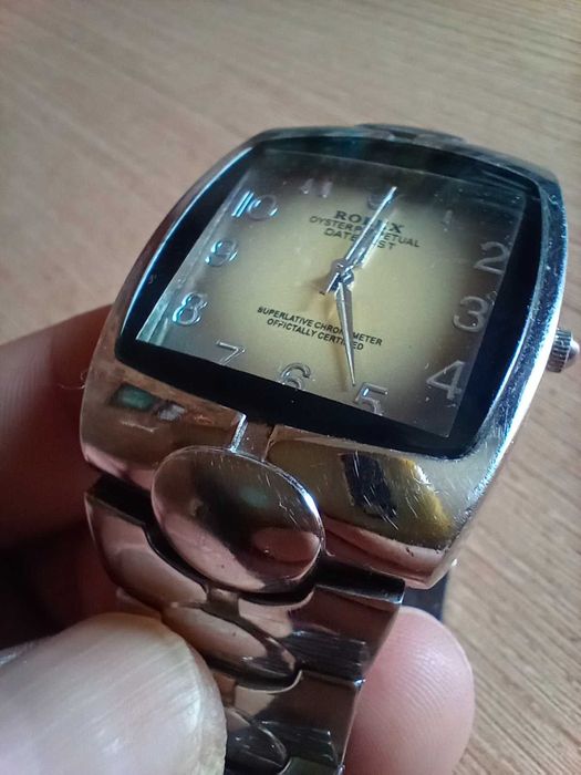 Часы Rolex кварцевые.