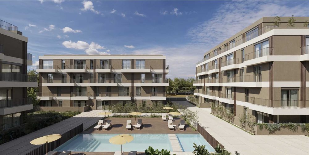 Apartamento T2 – Condomínio Fechado com Piscina – Cedência de Posição