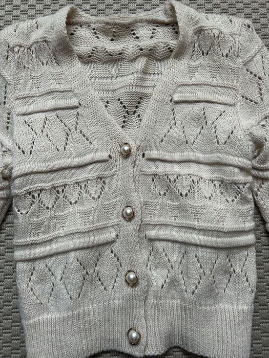 Sweterek ażurowy beżowy perełki XS Sinsay