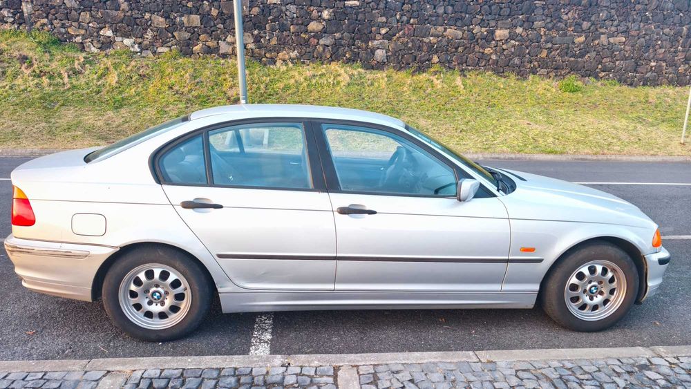 BMW 318i series e46