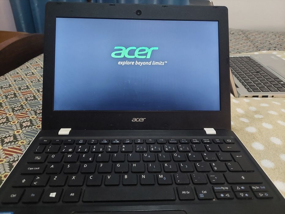 Acer Aspire One Cloudbook A01