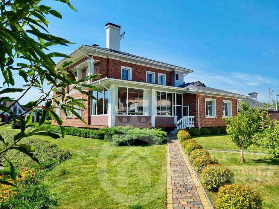 Елітний будинок з власним озером і басейном Козин  . Без комісії