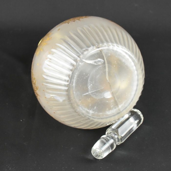 Garrafa em vidro / cristal com dourados