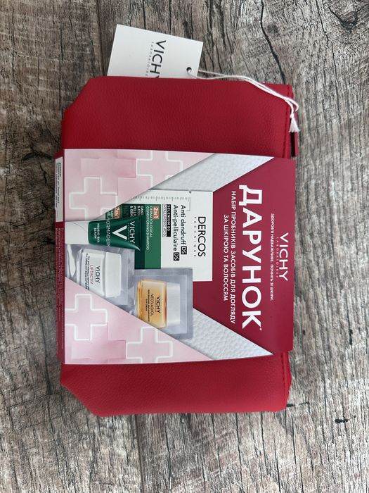 Косметичка Vichy з пробниками