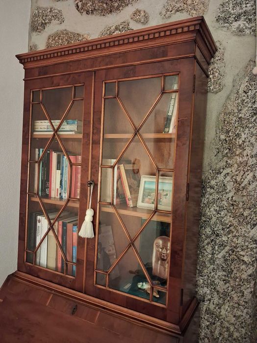 Papeleira com alçado estilo D. Maria