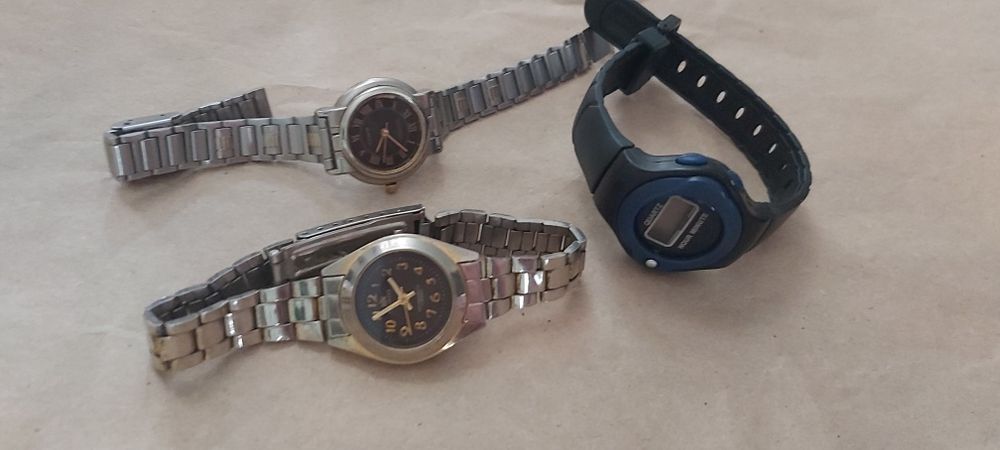 Продам часы кварцевые.