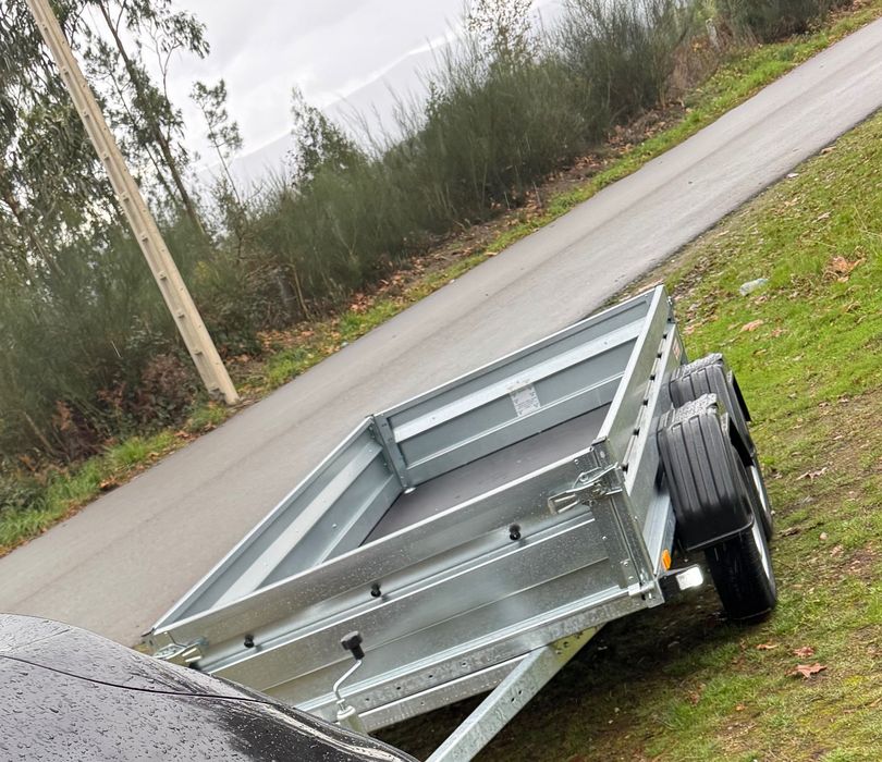 Reboque 2 eixos Como-Novo