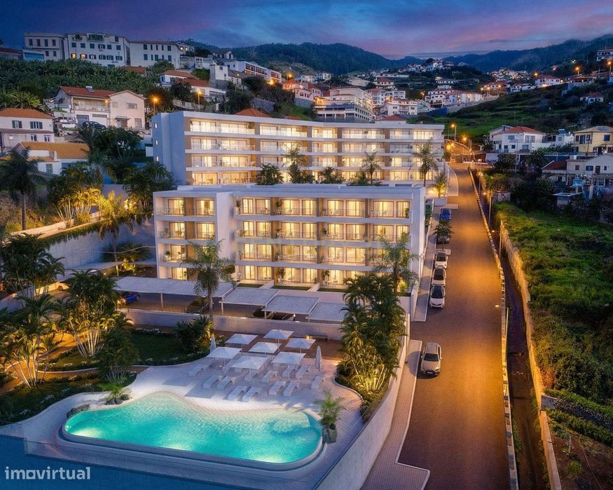 Exclusivo Apartamento T2+1 Mobilado na Calheta com Varanda e Conceito