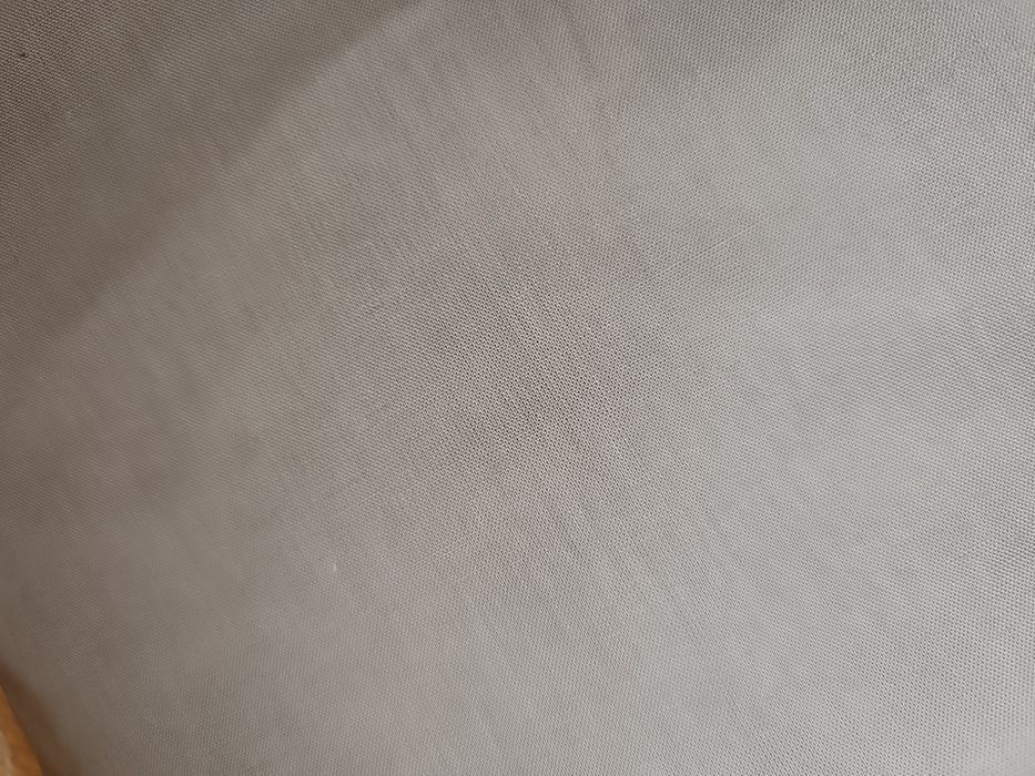 Colcha de Cama Cinzenta com Cantos Recortados (Ideal para Peseira)