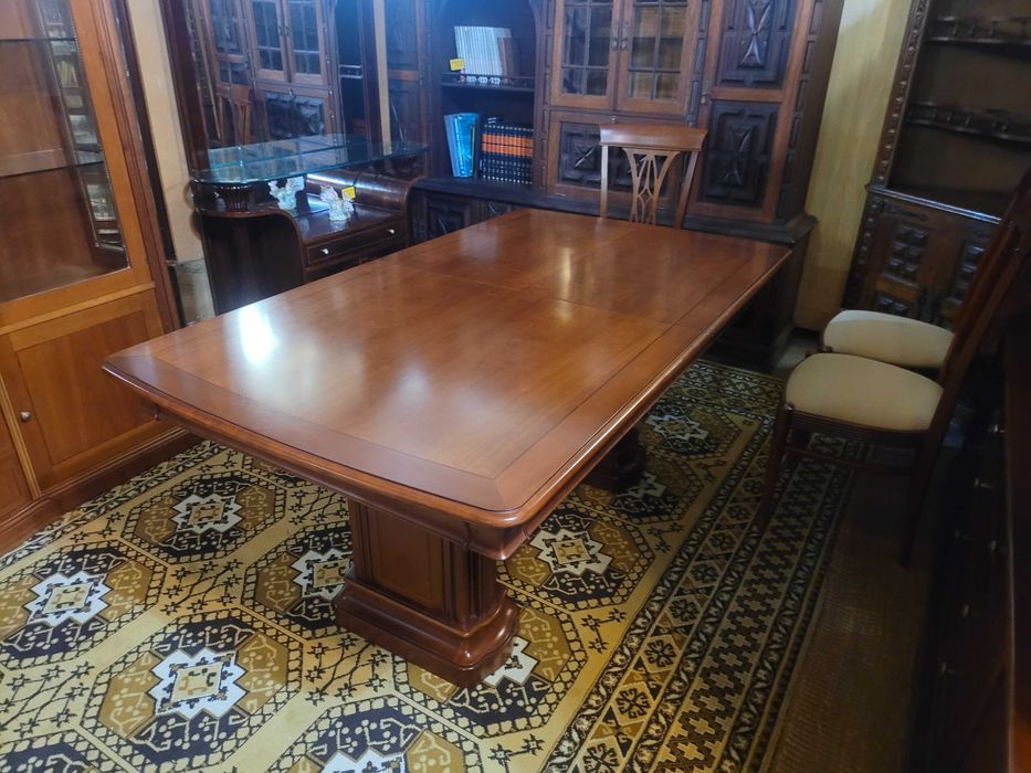 Mesa de sala em madeira maciça - extensível - Só a mesa as cadeiras