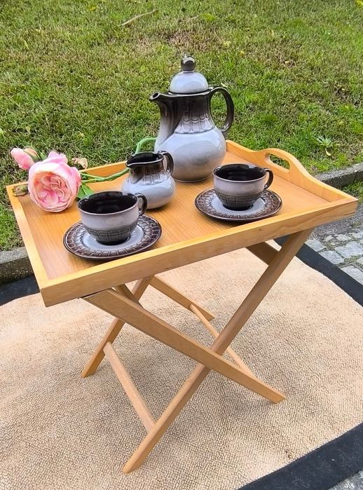 Mesa de apoio bambu dobrável com tabuleiro destacável.
Medidas: 55/42/