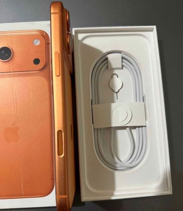 Telefon iPhone 17 pro max 256gb Cosmic Orange