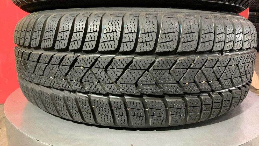 225/55/17 Pirelli Winter Sottozero 3 RFT*