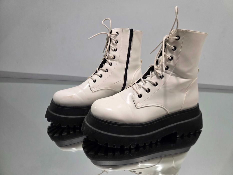 Białe botki ASOS DESIGN  r,42 27,7 cm