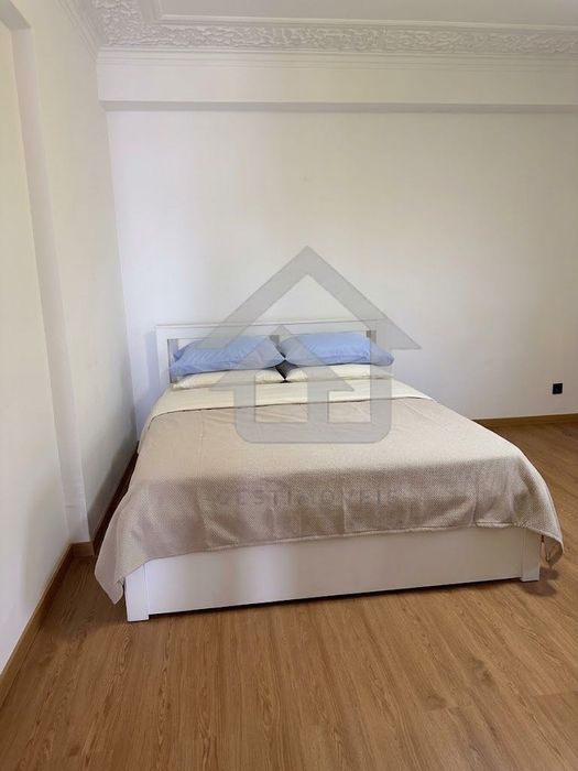 Quartos individuais grandes a menos de 30segundos da Estação de Queluz-Belas