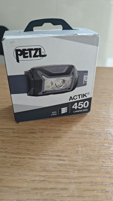 Lanterna de cabeça Petzl Actik 350 Lm. NOVA