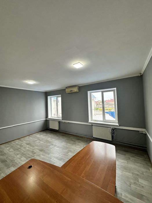 Сдам офис 30 м2 Таирова. Свет есть всегда. Коммуналка входит в аренду