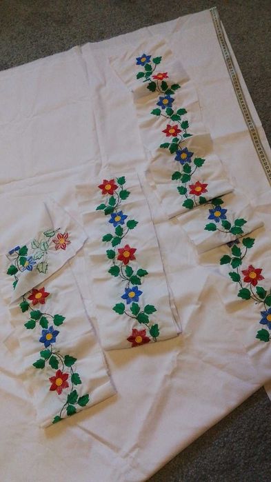 Тканина батист, вишиті батистові вставки