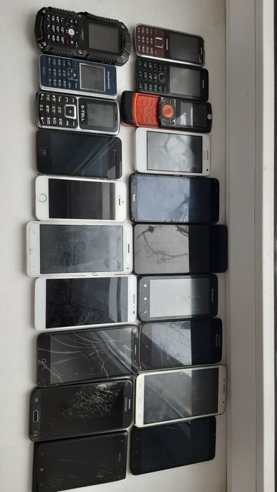 Телефоны на запчасти 20 шт