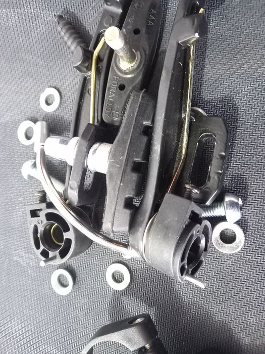 Travões V‑Brake e campainha para bicicleta