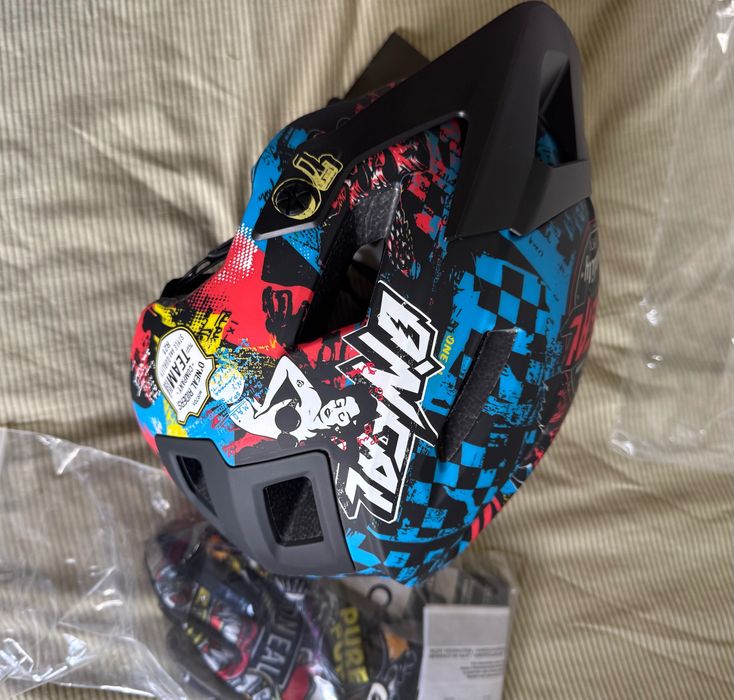 Capacete Desporto Oneil novo