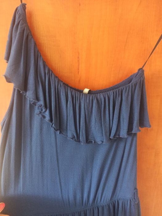 Sukienka na jedno ramię