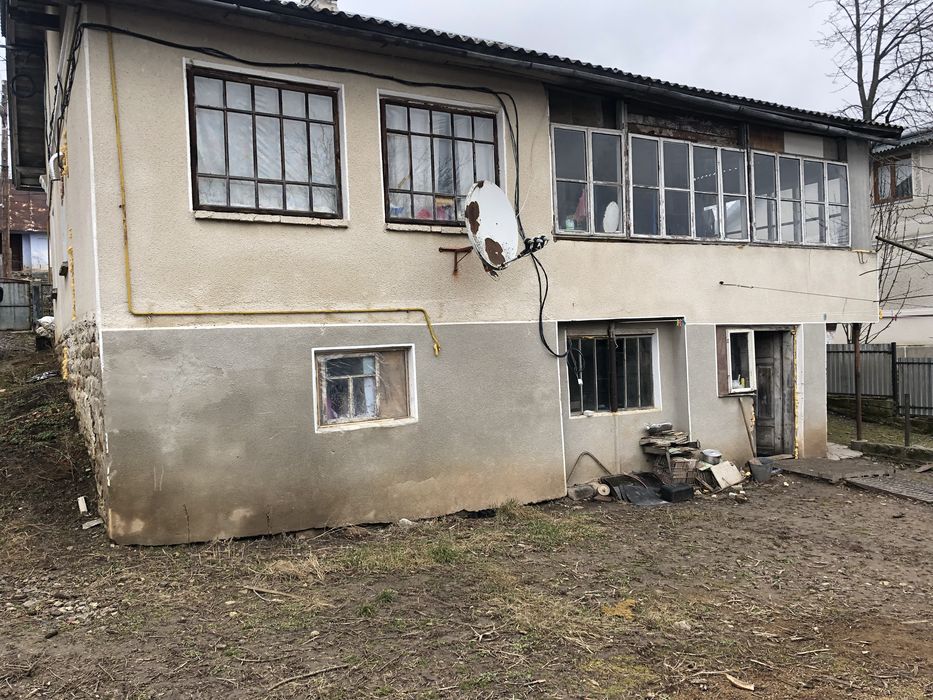 Продам будинок з земельною ділянкою