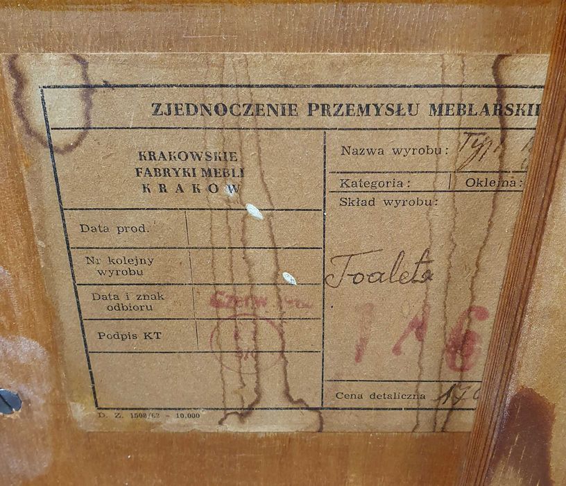 Odnowiona toaletka z nowym lustrem, proj. Marian Grabiński, 1962 rok