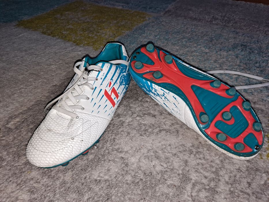 Buty piłkarskie korki Huari rozm. 36