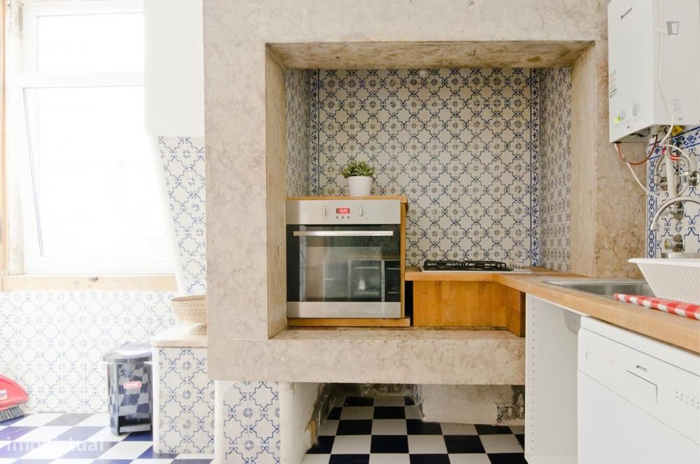 Quarto - localizado em Santa Apolónia Lisbon