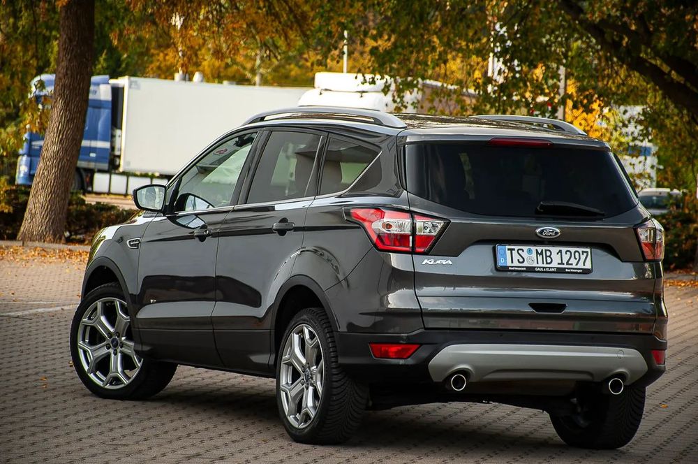 Ford Kuga 180KM LED Kamera AWD 4X4 Łopatki Podgrzewana kierownica i fotele !