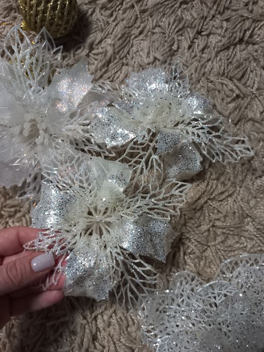 Квіти-прикраси на ялинку