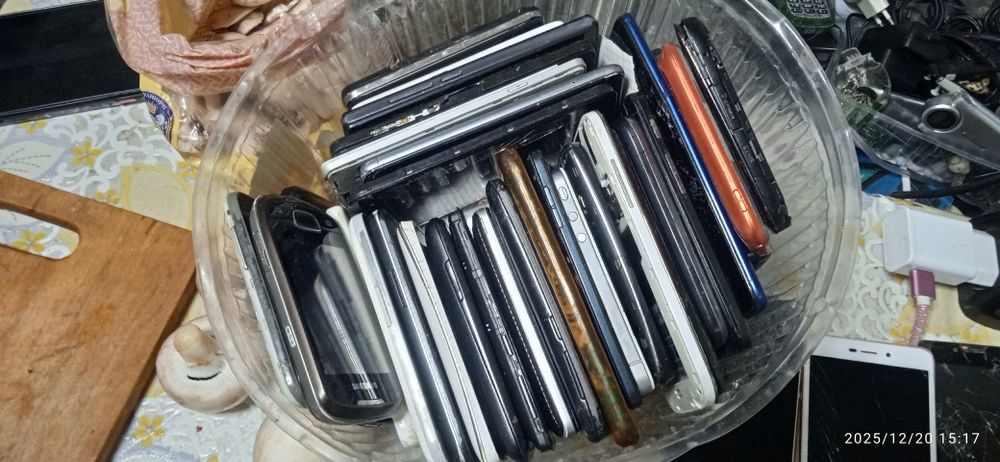 Продам б у телефоны на разборку