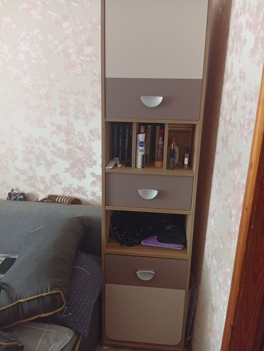 Шафа для одягу та шафа для книг