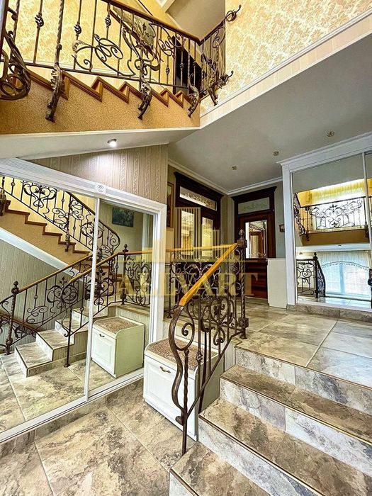 Продаж будинку на Оболоні, Оболонська набережна, метро Героїв Дніпра