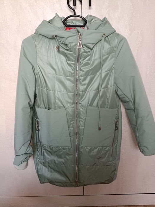 Куртка,плащ,пальто,вітровка на дівчинку 140